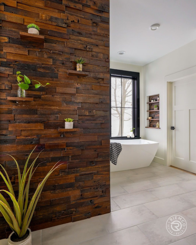Biophilic Design - wood wall bath