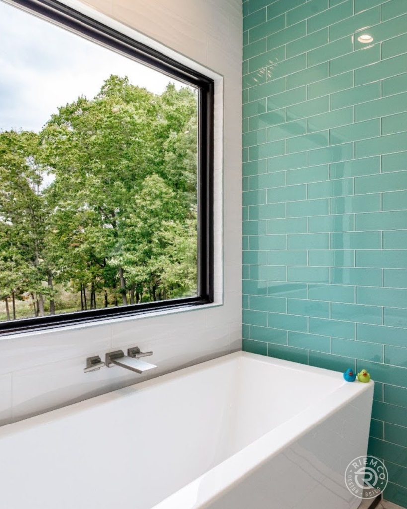 Biophilic Design -Aqua glass tile bath
